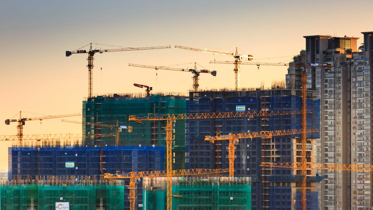 Navigating the UAE Real Estate Law: A Comprehensive Guide for Foreign Investors
