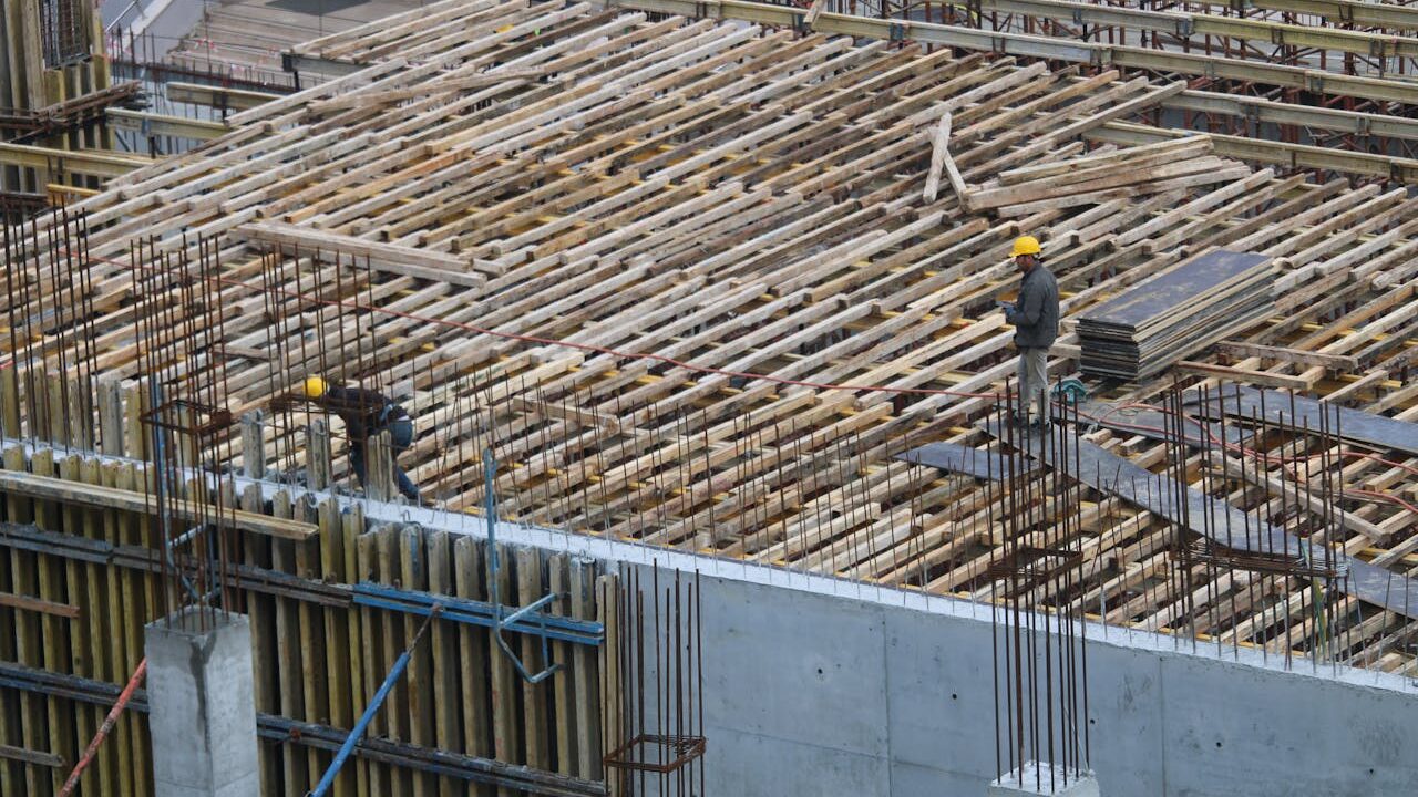 Cross-Border Construction Projects: Legal Considerations for UAE Contractors Abroad