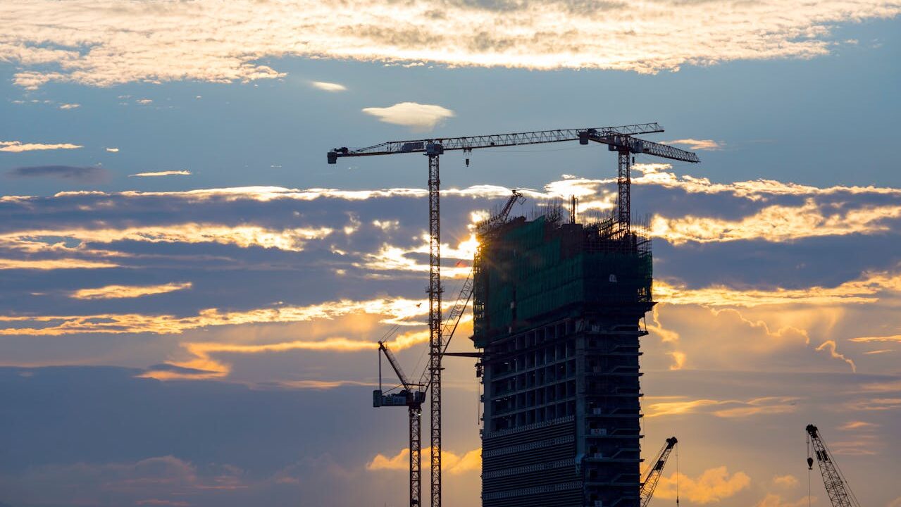 Understanding Construction Contracts: Clauses You Need to Know